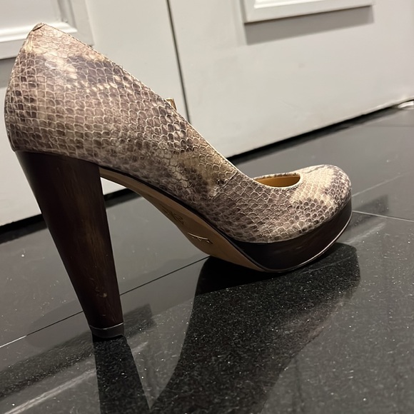 Two-tone snakeskin platform Mary jane heels infused with Nike Air technology! - Picture 3 of 3